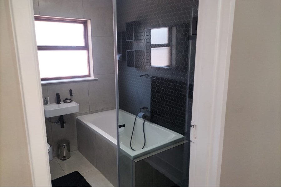 To Let 3 Bedroom Property for Rent in Flamingo Vlei Western Cape